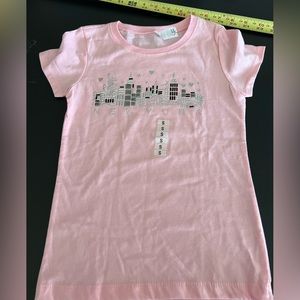 New Next Level girls shirt. Size small (5/6). Adorable New York city skyline!